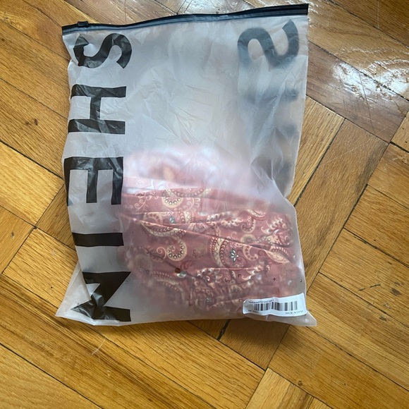 New Paisley Print Ruched Crisscross Halter Dress - Picture 10 of 13